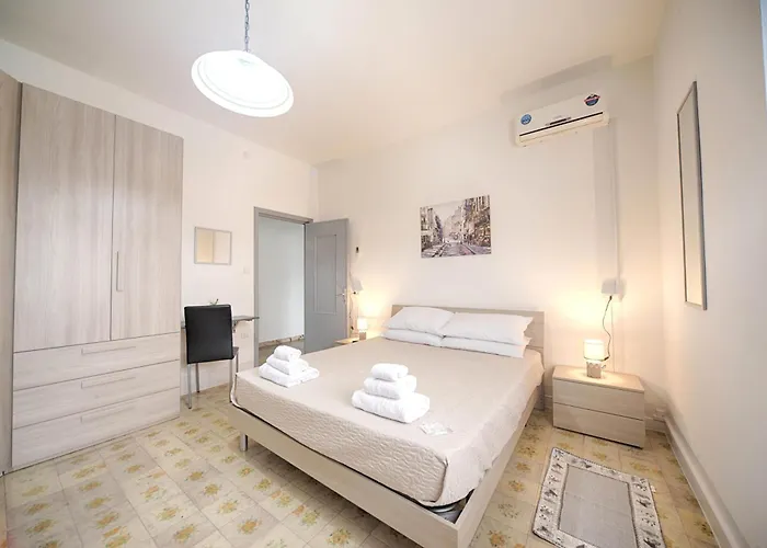 Helichrysum Hospitality Ampio Trilocale Iun Q9603